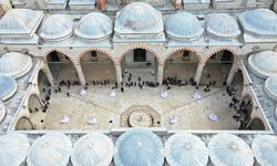 Edirne'de yetişen semazenler Üç Şerefeli Cami avlusunda sema gösterisi sundu