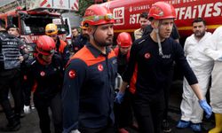 İBB Başkanı İmamoğlu, Beşiktaş'taki yangına ilişkin olay yerinde incelemede bulundu: