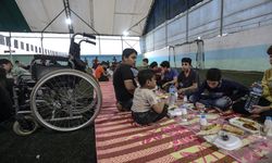 İdlib'de yerel dernek 1000 çocuk için iftar programı düzenledi