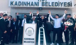 Kadınhanı Belediye Başkanı seçilen Karaca, mazbatasını aldı