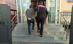 Kırşehir'de evden hırsızlık yaptıkları öne sürülen 2 şüpheli yakalandı
