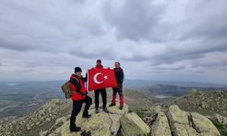 Kırşehirli dağcılar, 1612 metre yükseklikte Türk bayrağı açtı