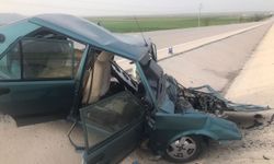 Konya'da refüje çarpan otomobildeki 2 kişi yaralandı