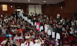 Niğde Ömer Halisdemir Üniversitesinde 225 tıp öğrencisi beyaz önlük giydi
