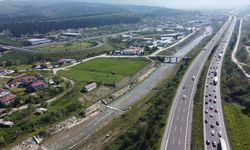 Otoyollarda bayram tatili dolayısıyla trafikte akıcı yoğunluk sürüyor