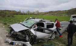 Tokat'ta iki otomobilin çarpıştığı kazada 1 kişi öldü, 8 kişi yaralandı