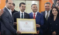 CHP'li Çankaya Belediye Başkanı Güner mazbatasını aldı