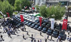 Denizli'de AKP bilançosu: CHP’li başkan ihtiyaç fazlası araçları 'şatafata son!’ diyerek sergiledi