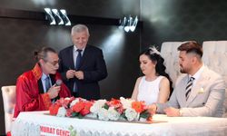 Etimesgut Belediye Başkanı Erdal Beşikçioğlu, ilk nikahını kıydı
