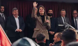Çeşme'nin ilk kadın belediye başkanı CHP'li Lâl Denizli oldu