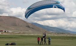 Erzincan'da engelliler rafting ve yamaç paraşütü heyecanı yaşadı