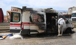 Hatay'da seyir halindeki ambulansta yangın çıktı