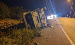 Akşehir'de devrilen kamyonun sürücüsü yaralandı
