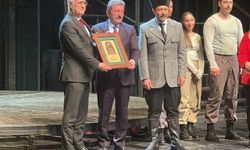 Ankara Devlet Tiyatrosu'nun "Yüzyıllık Destan: Ateş" oyunu Samsun'da sahnelendi