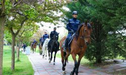 Atlı Jandarma Birliği, Eskişehir'de vatandaşlarla buluştu
