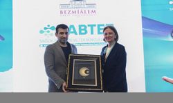 Baykar Yönetim Kurulu Başkanı Bayraktar, Sağlık Bilimleri ve Teknoloji Zirvesi'nde konuştu: