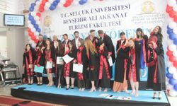 Beyşehir'de Turizm Fakültesi'nde mezuniyet coşkusu
