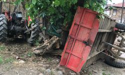 Bursa'da ağaca çarparak devrilen traktörün sürücüsü öldü