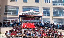 Erzurum'da lise öğrencileri Gazze için sessiz yürüyüş ve oturma eylemi yaptı