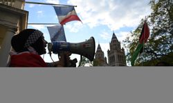 Fransa'nın Filistin asıllı İngiliz cerrah Ebu Sitte'yi ülkeye sokmaması Londra'da protesto edildi