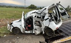 GÜNCELLEME - Bingöl'de trafik levhasına çarpan hafif ticari araçtaki 1 kişi öldü, 3 kişi yaralandı
