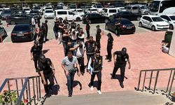 GÜNCELLEME - Bodrum'da 1 kişinin öldüğü silahlı kavgayla ilgili yakalanan 6 zanlıdan 3'ü tutuklandı