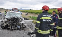 GÜNCELLEME - Manisa'da iki otomobil çarpıştı, 1 kişi öldü, 2 kişi yaralandı