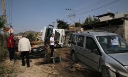 Hatay'da freni arızalanan kamyonun 3 araca çarpması sonucu 4 kişi yaralandı