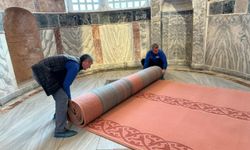 İbadete açılan Kariye Camii'nin halısı Demirci'de dokundu