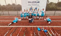 Karakeçili Atatürk Ortaokulu kız hokey takımı bölge birincisi oldu