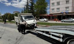 Karaman'da bahçe duvarına çarpan kamyonetteki 2 kişi yaralandı