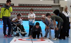 Kastamonu'da özel öğrencilerin yarıştığı floor curling turnuvası başladı