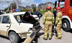 Kırıkkale'de tırla çarpışan otomobildeki 2 kişi yaralandı