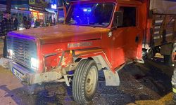 Kocaeli'de iki motosiklet ile kamyonetin karıştığı kazada 4 kişi yaralandı