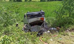 Kocaeli'de tüp yüklü kamyonetle hafif ticari araç çarpıştı, 5 kişi yaralandı
