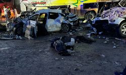 Mersin Valisi Ali Hamza Pehlivan, TAG Otoyolu'ndaki zincirleme trafik kazasında ilk belirlemelere göre 10 kişinin öldüğünü, 30 kişi yaralandığını bildirdi.