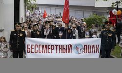 Rusya'nın Ankara Büyükelçiliği'nde "Ölümsüz Alay" yürüyüşü düzenlendi
