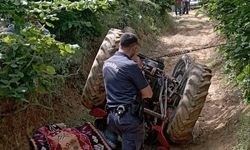 Sakarya'da devrilen traktörün altında kalan sürücü öldü