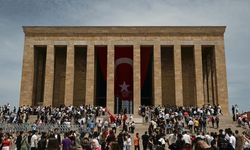 Anıtkabir'i 19 Mayıs'ta 220 binden fazla kişi ziyaret etti