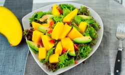 Mango ve Avokado Salatası: İlkbaharın Taze Lezzeti