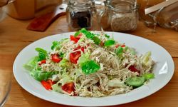 Hızlı Tavuk Salatası: Pratik Yemek Tarifi