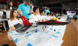 İzmir'de öğrencilerin robotik kodlama projeleri şenlikte sergilendi