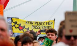 Almanya'da aşırı sağ karşıtı gösteri düzenlendi
