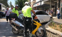 Aydın'da park halindeki araçlara çarpan motosikletli ve annesi yaralandı