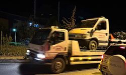 Edirne'de sürücüsü alkollü çıkan çekici bir başka çekiciyle otoparka götürüldü