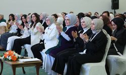 Emine Erdoğan, AK Parti'nin kadın MYK, MKYK üyeleri ve milletvekilleriyle bir araya geldi: