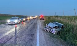 Eskişehir'de 2 otomobilin şarampole devrildiği kazada 3 kişi yaralandı