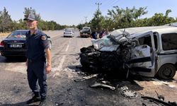 Gaziantep'te otomobille çarpışan hafif ticari araçtaki 2 kişi öldü