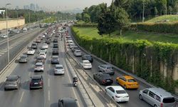 İstanbul'da sabah saatlerinde trafik yoğunluğu yaşanıyor