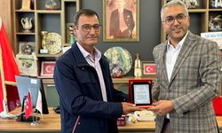 Karapınar'da emekli öğretmenler plaketle ödüllendirildi